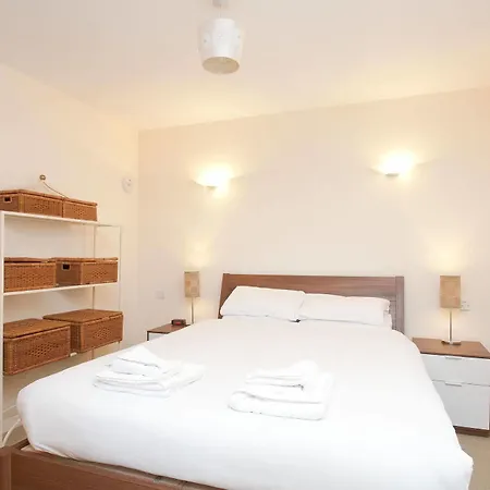 Cleyro Serviced - Harbourside Apartment